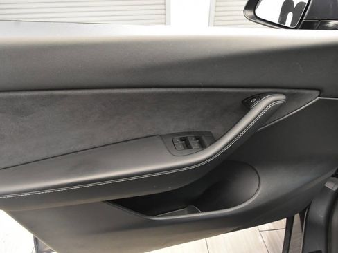 Used 2021 Tesla Model Y Performance image 13