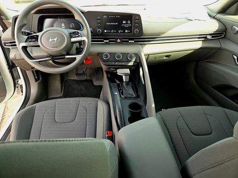 New 2026 Hyundai Elantra SE image 8