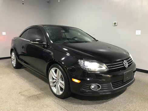 Used 2014 Volkswagen Eos Executive FWD image 2