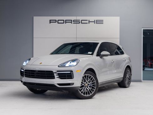 Certified 2023 Porsche Cayenne image 1