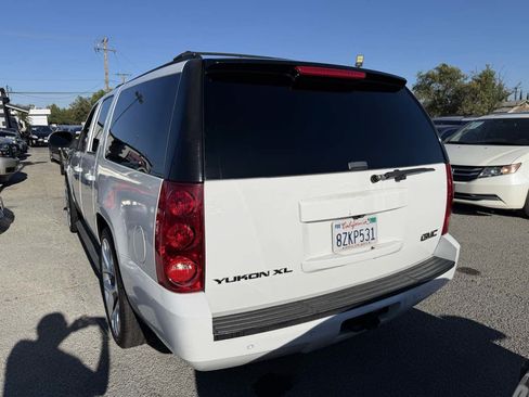 Used 2013 GMC Yukon XL SLE w/ Convenience Package RWD image 3