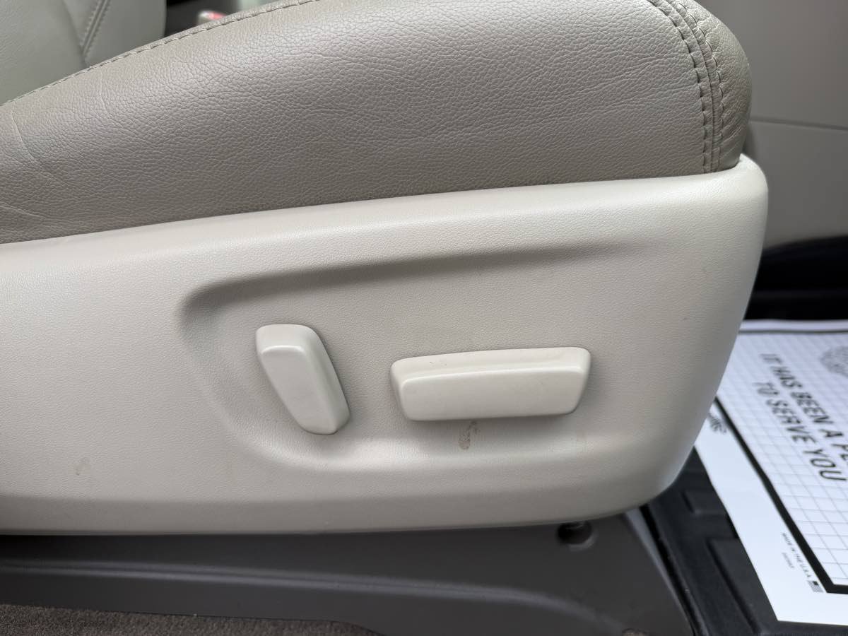 Used 2018 Toyota Sienna XLE Premium FWD image 32