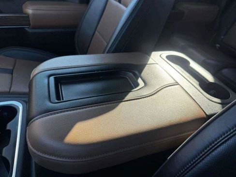 Used 2021 Chevrolet Silverado 1500 High Country w/ Technology Package RWD image 36