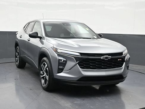 Used 2024 Chevrolet Trax RS FWD image 8