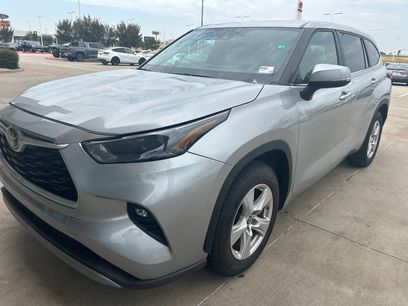 Used 2024 Toyota Highlander LE