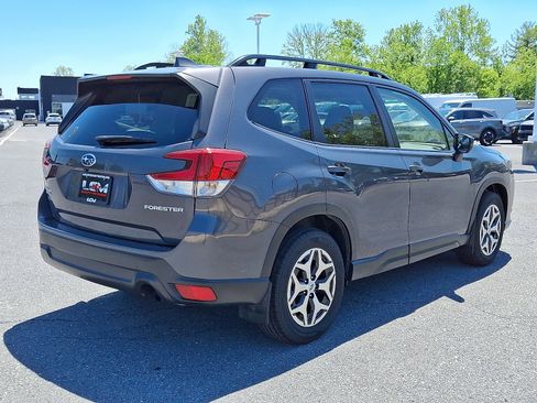 Used 2022 Subaru Forester Premium AWD/4WD image 5