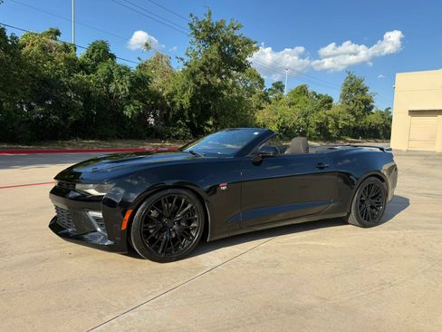 Used 2018 Chevrolet Camaro SS RWD image 3