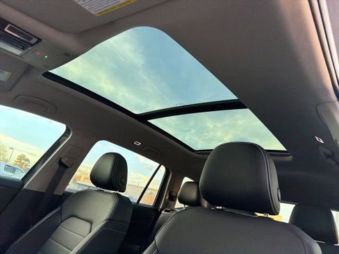 Used 2025 Volkswagen Atlas SEL image 14