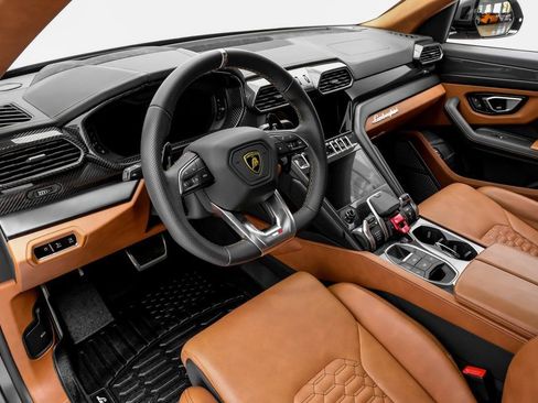 Used 2022 Lamborghini Urus image 5