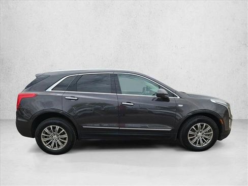 Used 2017 Cadillac XT5 Luxury w/ Driver Awareness Package FWD image 4