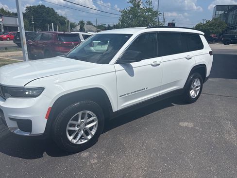 Used 2022 Jeep Grand Cherokee L Laredo w/ Luxury Tech Group I image 9