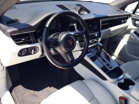 Certified 2023 Porsche Macan S AWD/4WD image 4