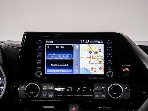 Used 2022 Toyota Highlander XLE FWD image 14