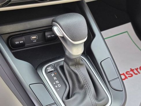 Used 2025 Kia Soul LX w/ LX Technology Package FWD image 30