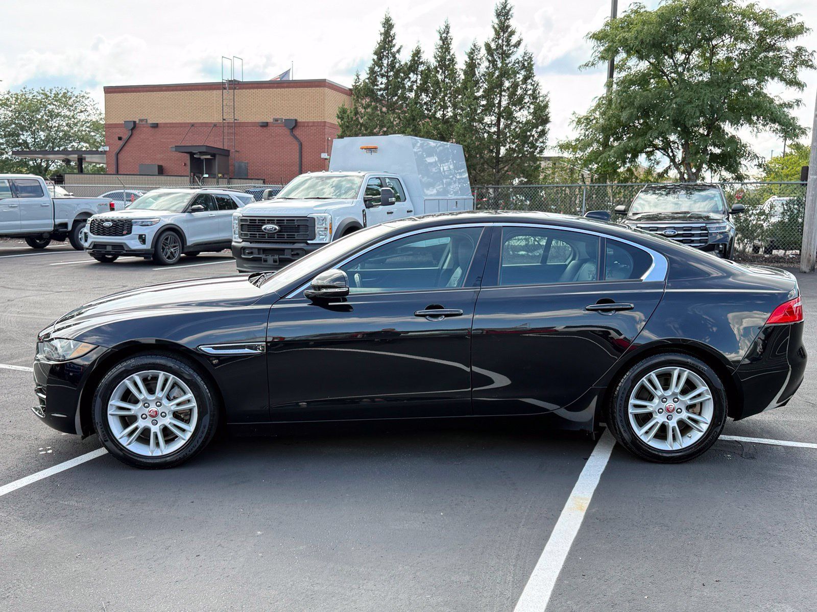 Used 2017 Jaguar XE Premium AWD/4WD image 7