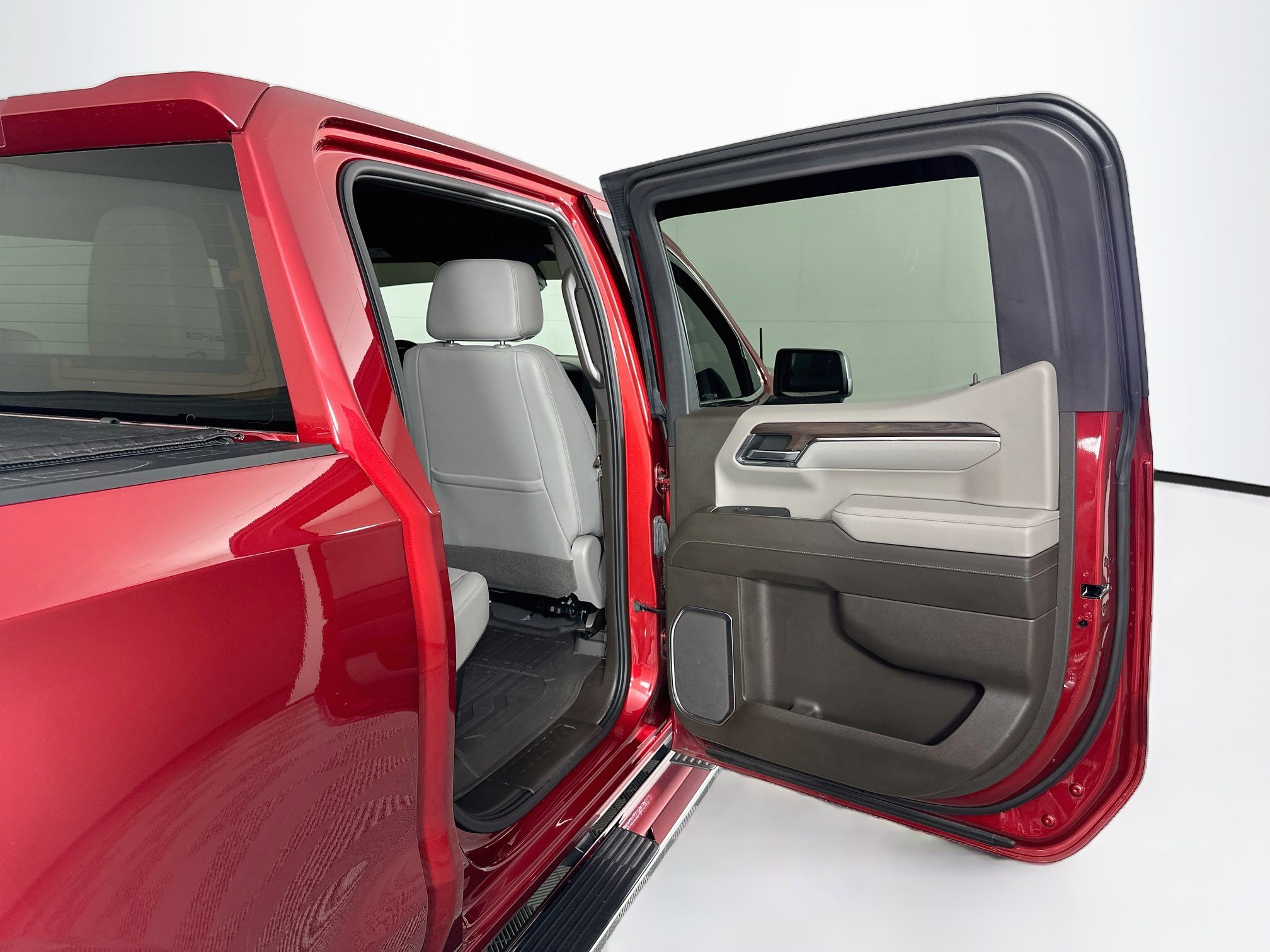 Used 2023 GMC Sierra 1500 SLT w/ SLT Premium Plus Package AWD/4WD image 30