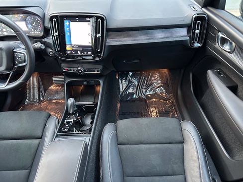 Used 2021 Volvo XC40 T5 R-Design w/ Advanced Package AWD/4WD image 6