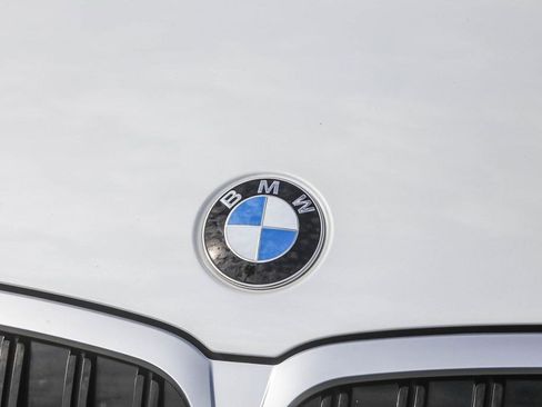 Used 2024 BMW 330i Sedan w/ Convenience Package RWD image 5