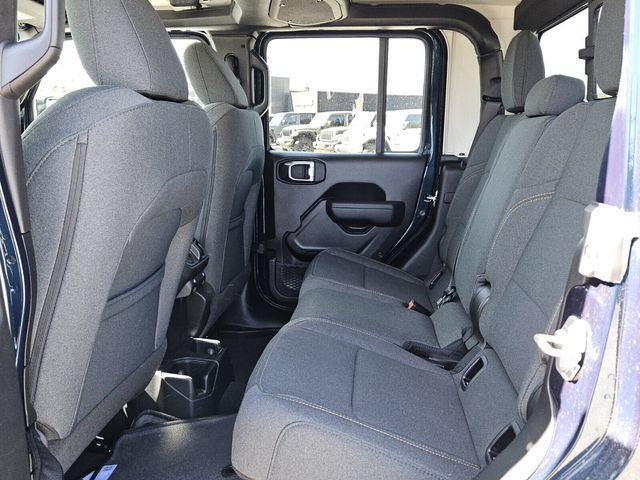 Used 2025 Jeep Gladiator Sport AWD/4WD image 11