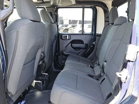 Used 2025 Jeep Gladiator Sport AWD/4WD image 11