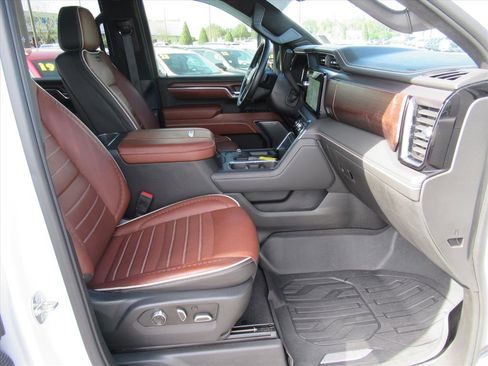 Used 2024 GMC Sierra 2500 Denali Ultimate w/ Max Trailering Package image 8