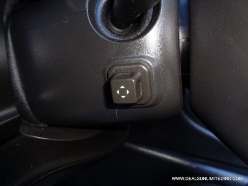 Used 2018 Cadillac Escalade Premium Luxury image 15