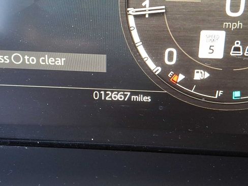 Used 2026 Land Rover Defender 110 X-Dynamic SE AWD/4WD image 18