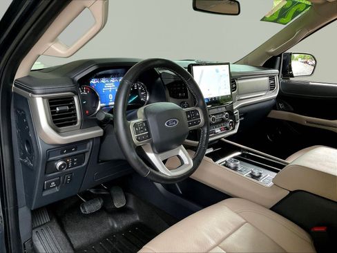 Used 2022 Ford Expedition XLT AWD/4WD image 16