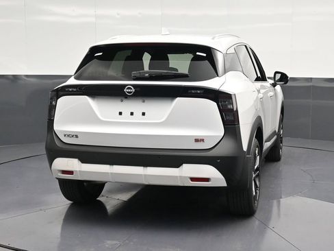 Used 2025 Nissan Kicks SR FWD image 2