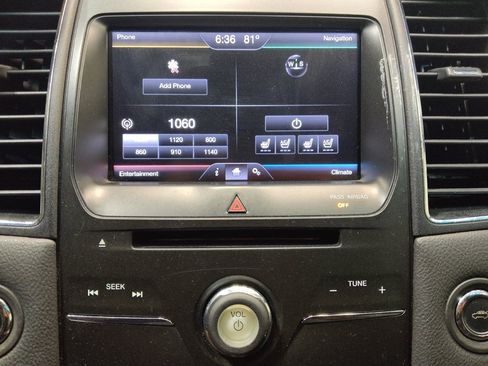 Used 2015 Ford Taurus Limited FWD image 25