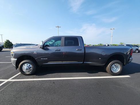 New 2026 RAM 3500 Laramie AWD/4WD image 5