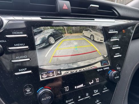 Used 2020 Toyota Camry XLE image 5