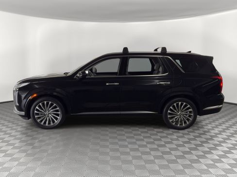 Used 2023 Hyundai Palisade Calligraphy FWD image 2