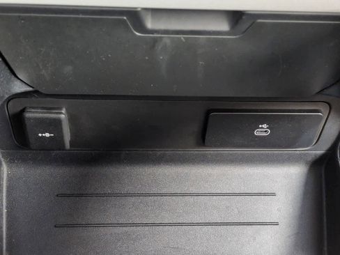 Certified 2025 Land Rover Defender 110 S image 33