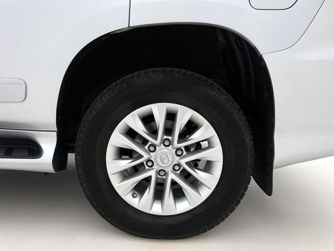Used 2019 Lexus GX 460 image 34