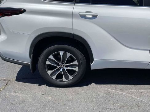 Used 2024 Toyota Highlander XLE AWD/4WD image 27
