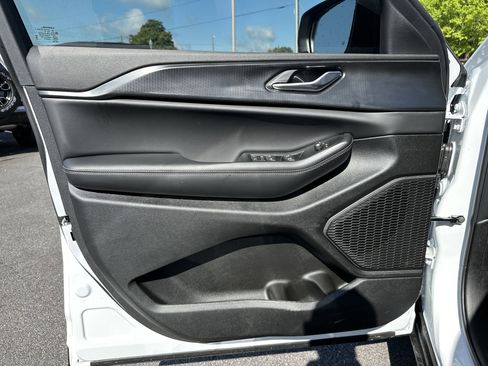 New 2025 Jeep Grand Cherokee L Laredo image 12
