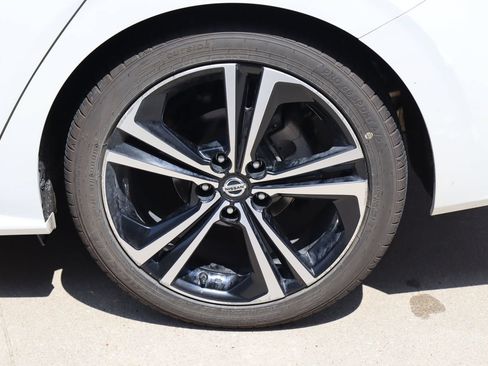 Used 2021 Nissan Sentra SR FWD image 25