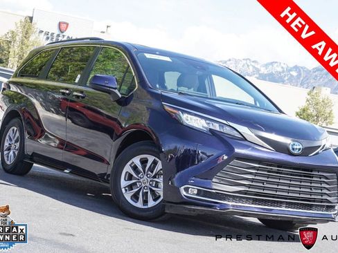 Used 2025 Toyota Sienna XLE w/ XLE Plus Package AWD/4WD image 1