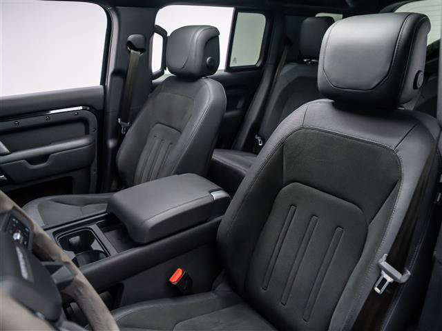 Used 2023 Land Rover Defender 110 V8 AWD/4WD image 17