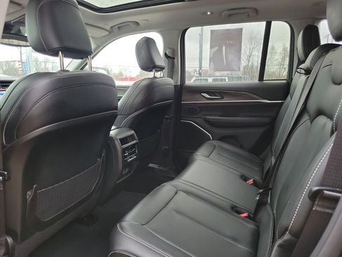 Used 2023 Jeep Grand Cherokee 4WD 4xe image 17