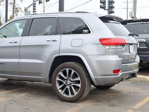 Used 2017 Jeep Grand Cherokee Overland AWD/4WD image 12