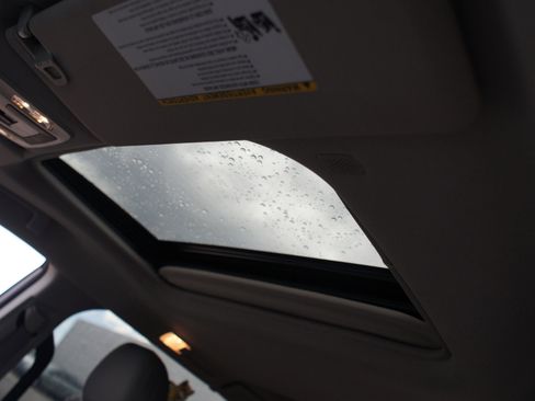 Used 2024 Toyota Sienna XLE image 6