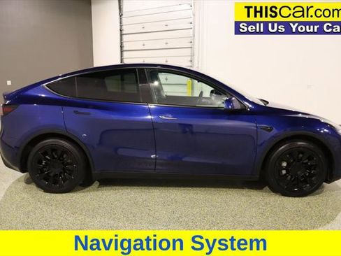 Used 2022 Tesla Model Y Long Range image 8