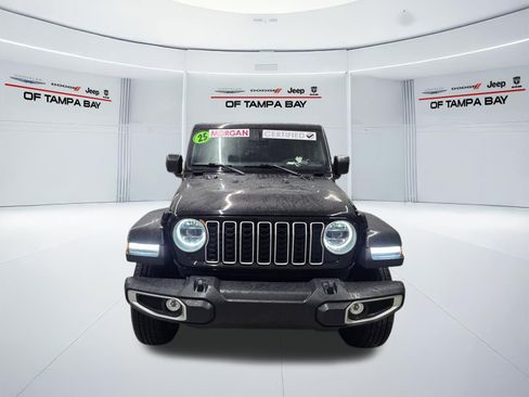 Used 2025 Jeep Wrangler Unlimited Sahara AWD/4WD image 8