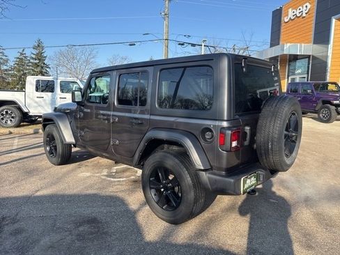 Used 2022 Jeep Wrangler Unlimited Sport image 3