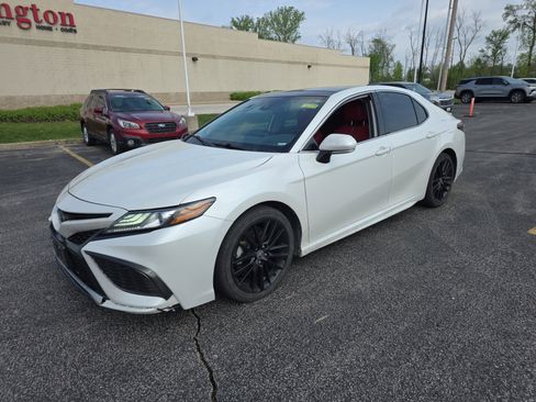 Used 2021 Toyota Camry XSE image 7