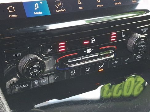 Certified 2023 Jeep Grand Cherokee Limited image 16