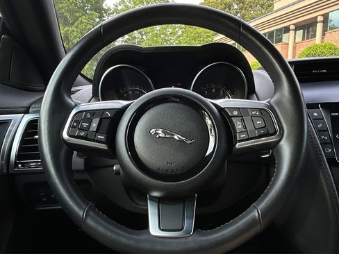 Used 2018 Jaguar F-TYPE Convertible image 10