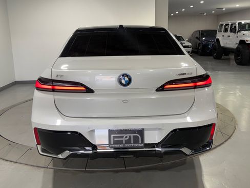Used 2023 BMW i7 xDrive60 w/ Executive Package 2 AWD/4WD image 19